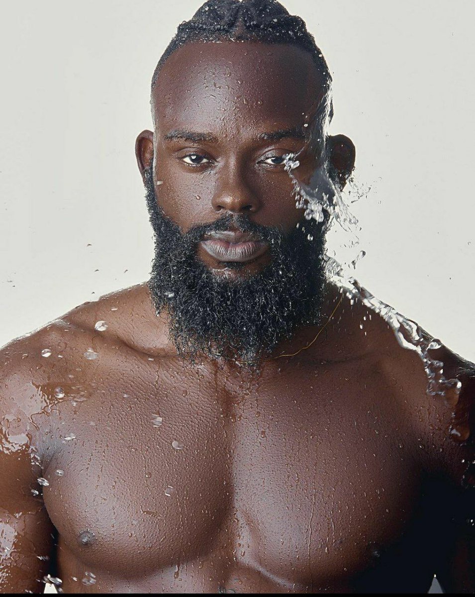motion19store's tweet photo. Créateur de contenu et Coach fitness, le Model of the week n'est autre que @BabichMbola il fait partie du groupe @beardedoriginal 

#modeloftheweek #coachfit #contentcreator #beardedguy
#motion19 #feelfreetocreate https://t.co/BeqangHiLc
