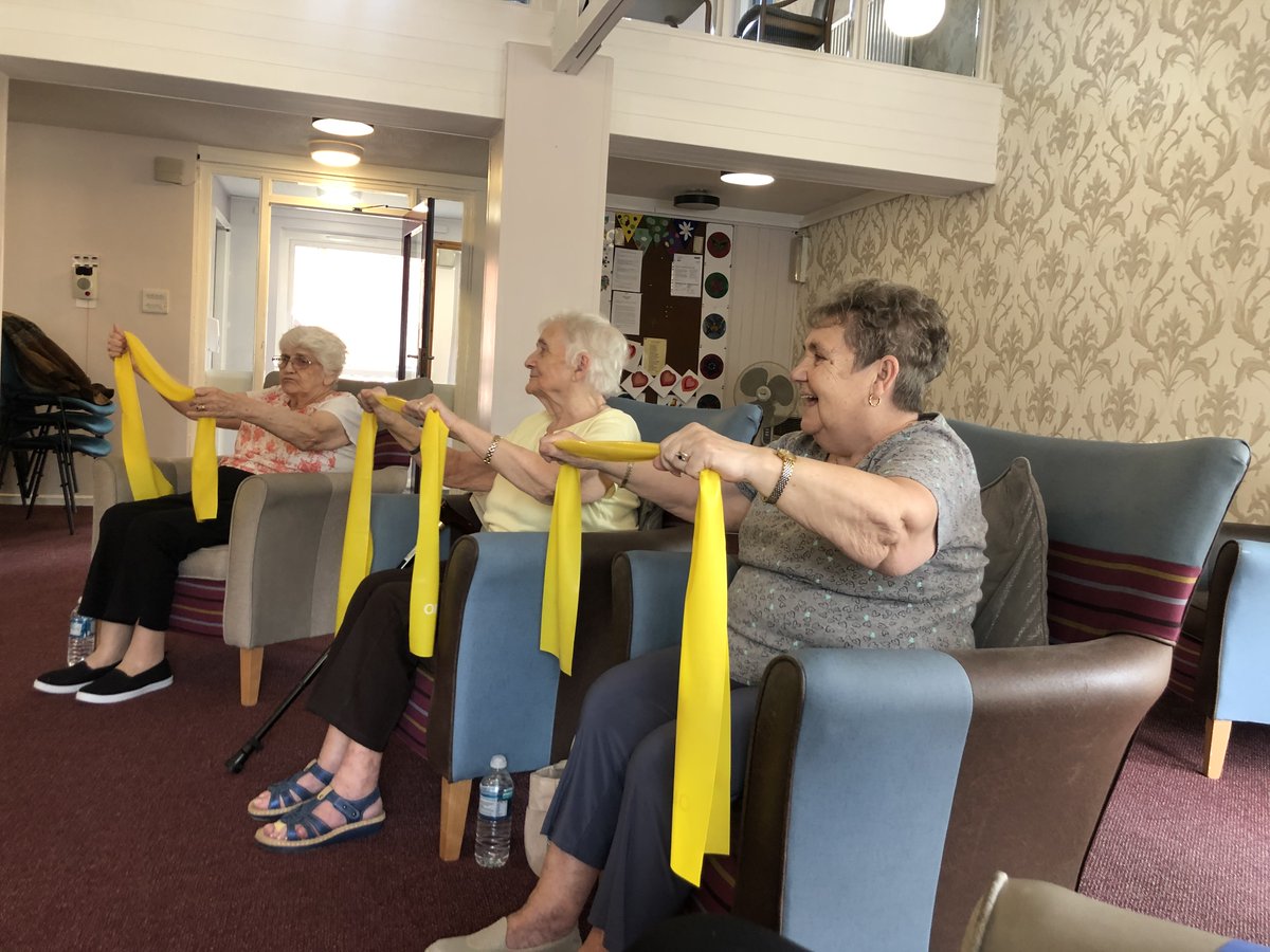 SalfordCity_FDN's tweet photo. This afternoon, we visited Swithun Wells for one of our Health &amp; Wellbeing sessions with the @MSVHousing residents! 🙌

Our coaches Dan and Siobhan delivered a strength-focused session to the residents, utilising resistance bands to complete various exercises!😁

💪 | #F92 https://t.co/hiPpG85EXe