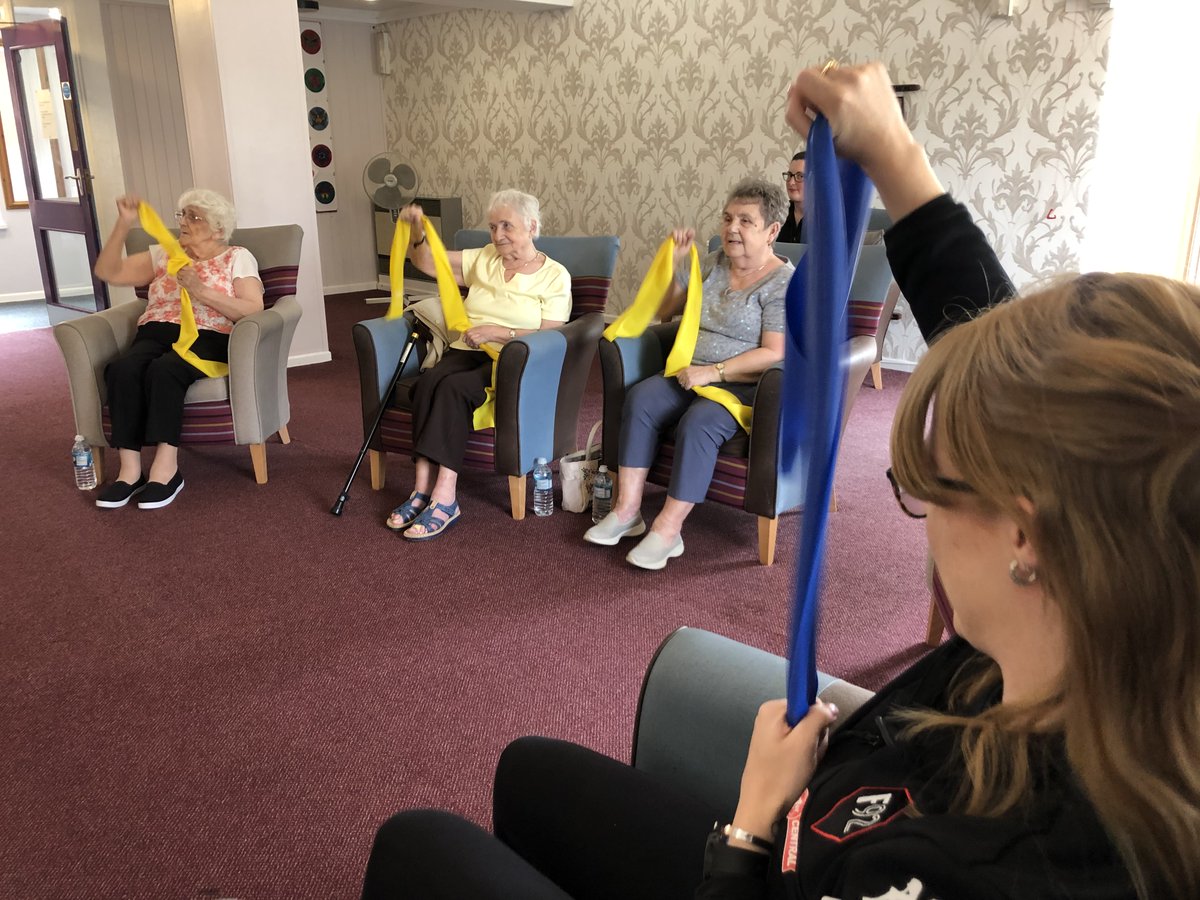 SalfordCity_FDN's tweet photo. This afternoon, we visited Swithun Wells for one of our Health &amp; Wellbeing sessions with the @MSVHousing residents! 🙌

Our coaches Dan and Siobhan delivered a strength-focused session to the residents, utilising resistance bands to complete various exercises!😁

💪 | #F92 https://t.co/hiPpG85EXe