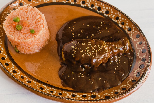 medlineplus's tweet photo. Mole is a traditional Mexican dish with a rich cocoa and chili sauce. This Chicken Mole recipe uses peanut butter to make a creamy base. Easy and delicious! https://t.co/ipa8INq0bM #molechicken https://t.co/0AIYXwfsb8