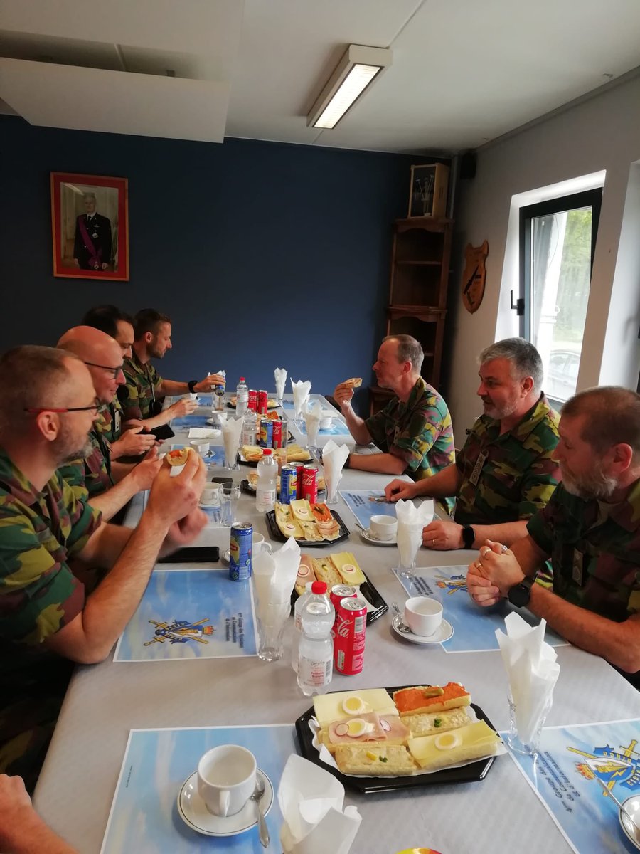 WoutersTom7's tweet photo. Visite au 4 Group CIS à Marche-en-Famenne. Unité technique composée de jeunes cadres + volontaires, enthousiastes pour reprendre après le COVID l’entraînement et le travail en groupe. La grande diversité d’origine et de statuts n’empêche pas un intérêt et un but communs. Respect! https://t.co/5N9bKaLyLm