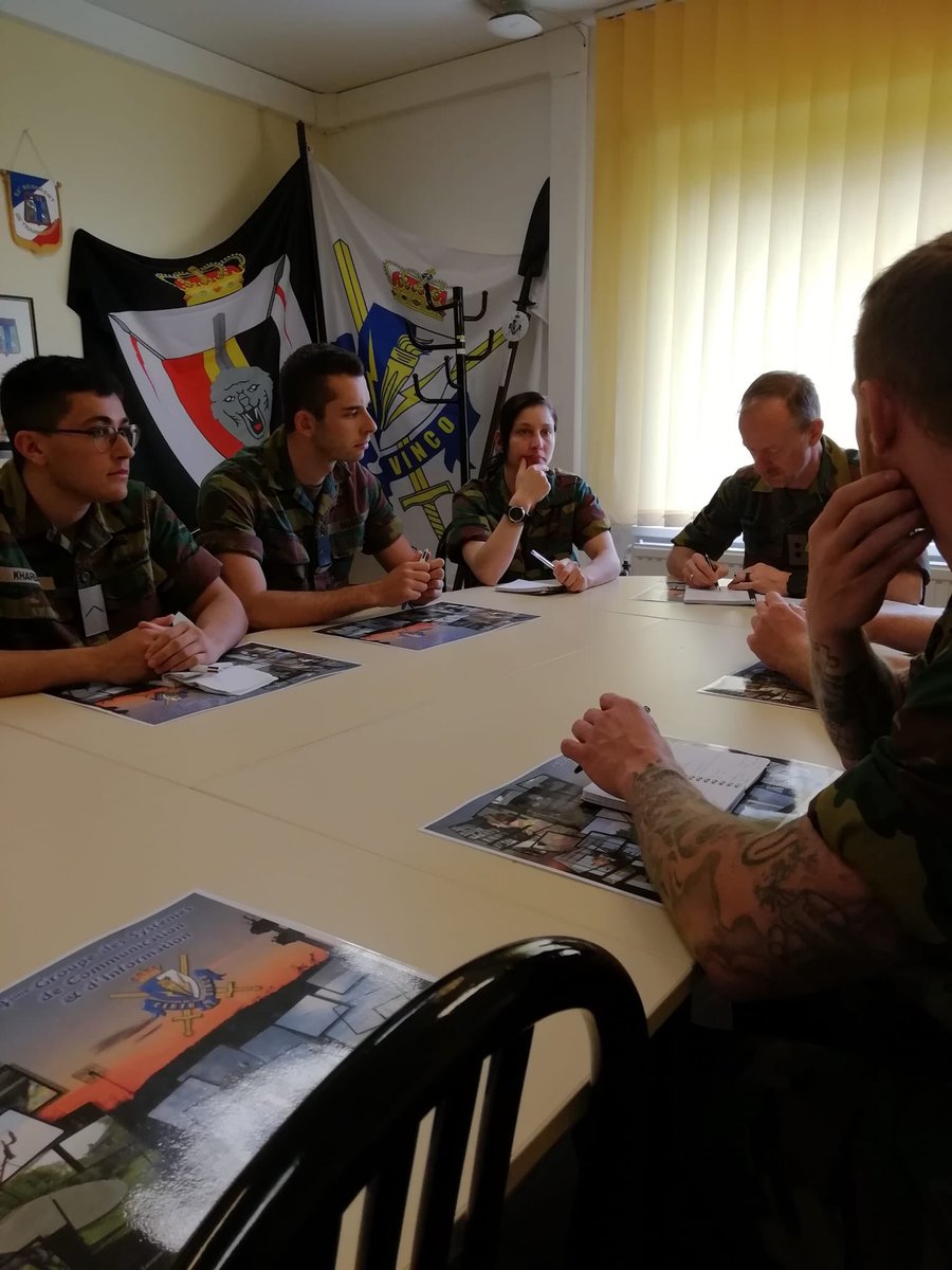 WoutersTom7's tweet photo. Visite au 4 Group CIS à Marche-en-Famenne. Unité technique composée de jeunes cadres + volontaires, enthousiastes pour reprendre après le COVID l’entraînement et le travail en groupe. La grande diversité d’origine et de statuts n’empêche pas un intérêt et un but communs. Respect! https://t.co/5N9bKaLyLm
