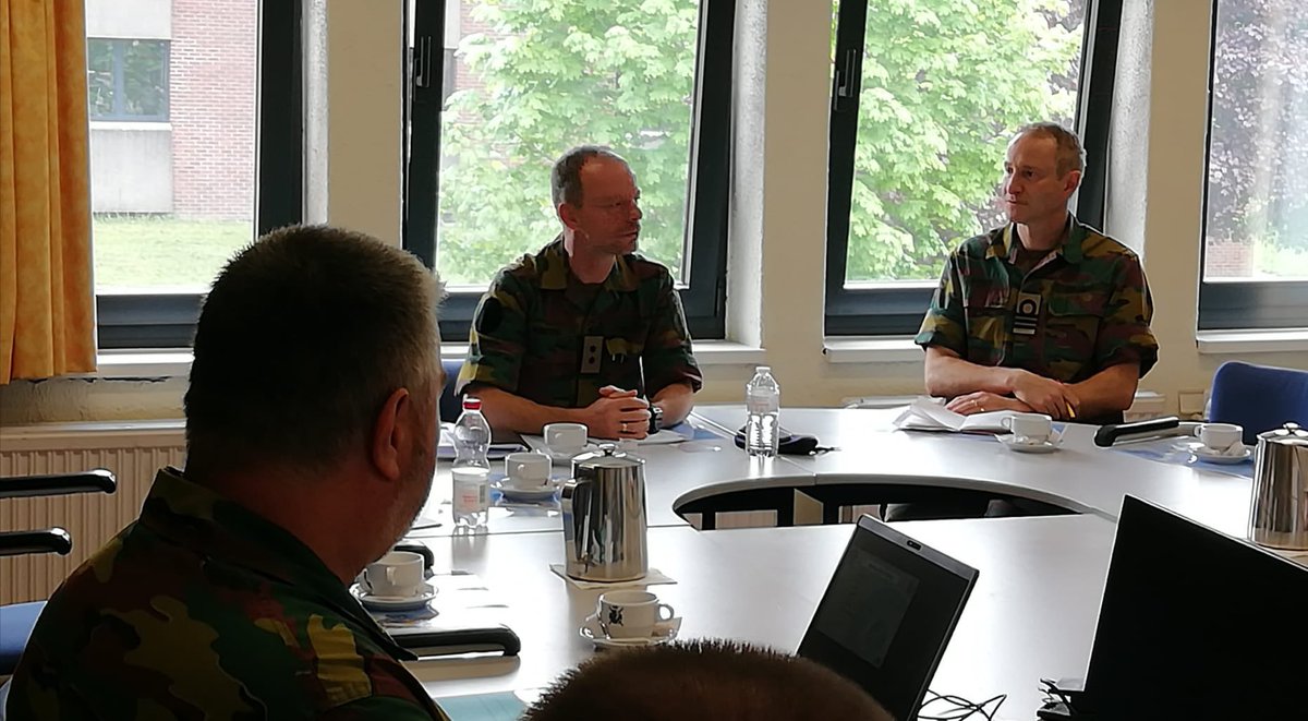 WoutersTom7's tweet photo. Visite au 4 Group CIS à Marche-en-Famenne. Unité technique composée de jeunes cadres + volontaires, enthousiastes pour reprendre après le COVID l’entraînement et le travail en groupe. La grande diversité d’origine et de statuts n’empêche pas un intérêt et un but communs. Respect! https://t.co/5N9bKaLyLm