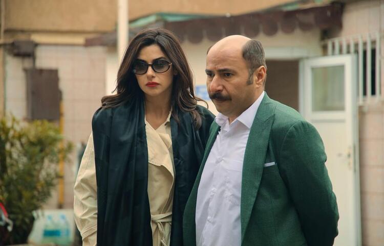 Sinan Öztürk'ün yönetmen koltuğuna oturduğu #ÜçKuruş dizisinde finalden önce başrol oyuncularından bir ismin projeye veda edeceği öğrenildi. Dizide Bahar karakterine hayat veren Nesrin Cavadzade büyük final öncesinde diziden ayrılacak.