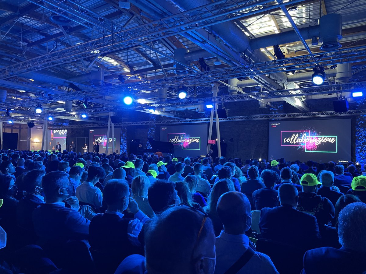 framarin's tweet photo. Vedere dopo quasi 900 giorni tutte queste persone insieme per un evento è emozionante ( a proposito sono 1.500) e c’è anche Victoria cabello (ma senza zaino rosso di #pechinoexpress) #kickoffvargroup #vargroupkickoff https://t.co/0t6r9T522K