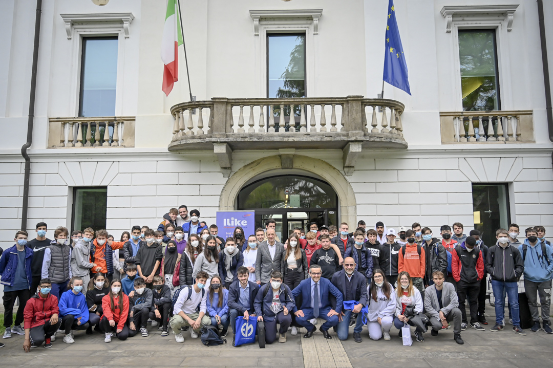 bologninistefan's tweet photo. Questa mattina ho incontrato a #Seriate i ragazzi del Progetto "I Like" e, con loro, ho inaugurato i due sportelli "InformaOrienta" di #Pedrengo e #Bagnatica.
Una bella mattinata, piena di stimoli e di riflessioni. Voglio fare i complimenti ai protagonisti di questo (1/2) https://t.co/2bJQEDUXkd