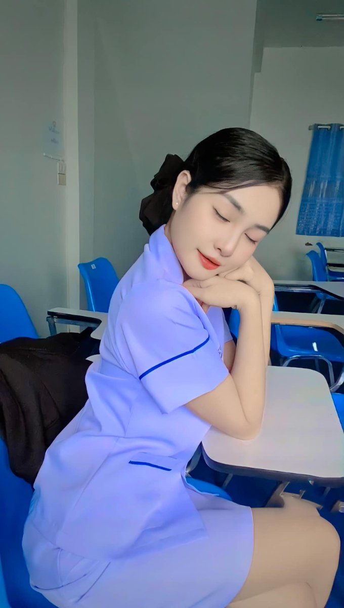 RAMSee31904562's tweet photo. ง่วงแล้วนอนก่อนแล้วนะ 😁😁 #พยาบาลสาว  #โสด  #เหงาๆ  #อิงล๊อต https://t.co/Se7LWlJbD7