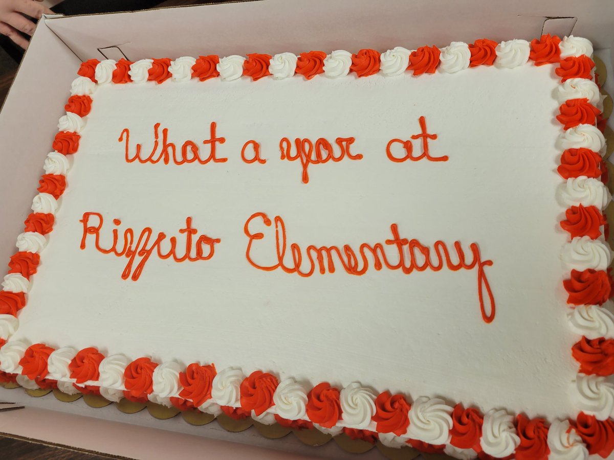 RIZZUTOELEM's tweet photo. Thanks to @kroger in La Porte for donating this amazing cake to our staff!! #Whataschool #TeacherAppreciationWeek https://t.co/FsqZg7xDxw
