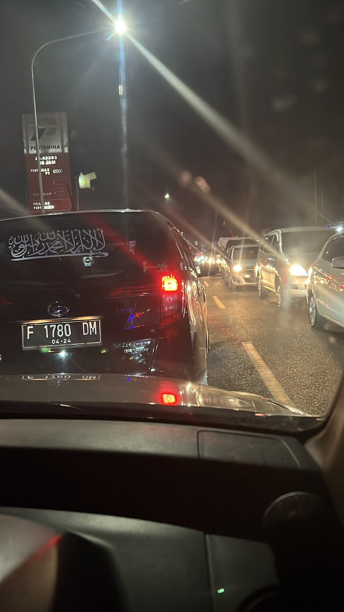 debLoRF's tweet image. macet parah sukabumi arah ke jakarta dari cibadak, tolong kepada para petugas supaya kemacetan ini dapat terurai CC : @TMCPoldaMetro @resta_sukabumi @PolresSmi #infomudik2022 #Mudik2022 #sukabumi