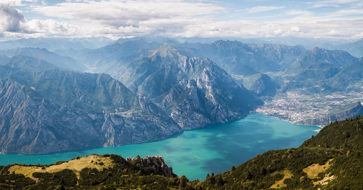 TUILakes's tweet photo. You can feel on top of the world with a walk on Monte Baldo or catch a 20-minute ride up in the cable car for picture perfect views like this 🏞
_
📍 Lake Garda, Italy https://t.co/RDfUayj2hh