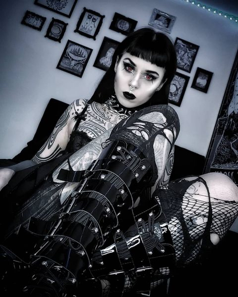 TheGothProject's tweet photo. We love her so much ๐ค๐ค๐ค๐ค๐ฅ
Credit @lunarlau
. #goth #gothgirl #gothsofinsta #instagoth #allblackeverything #gothgoth #deamon #metalgirls #pagan #altgirl #alternativefashion #gothfashion https://t.co/gBfmMIgcUz