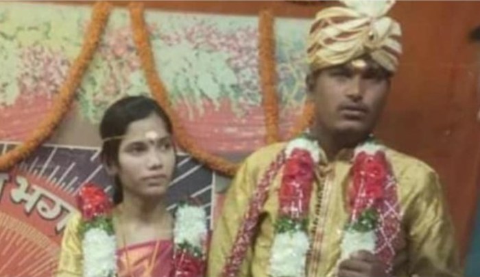 jihadwatchRS's tweet photo. India: Muslim woman’s family publicly murders her husband because he was Hindu https://t.co/Yp1u9d2t15 https://t.co/ffLwvLT92u