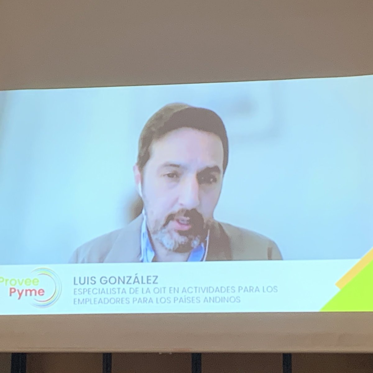 PYME_Peru's tweet photo. 🔴 #LuisGonzalez, Especialista de la @OITAndina: “Invitamos a las grandes empresas a utilizar a #PROVEEPYME e involucrarse con las pequeñas empresas y también a las pymes a mejorar su proceso de calidad para exponenciar sus oportunidades de articulación con las grandes empresas.” https://t.co/xG35P9zxy1