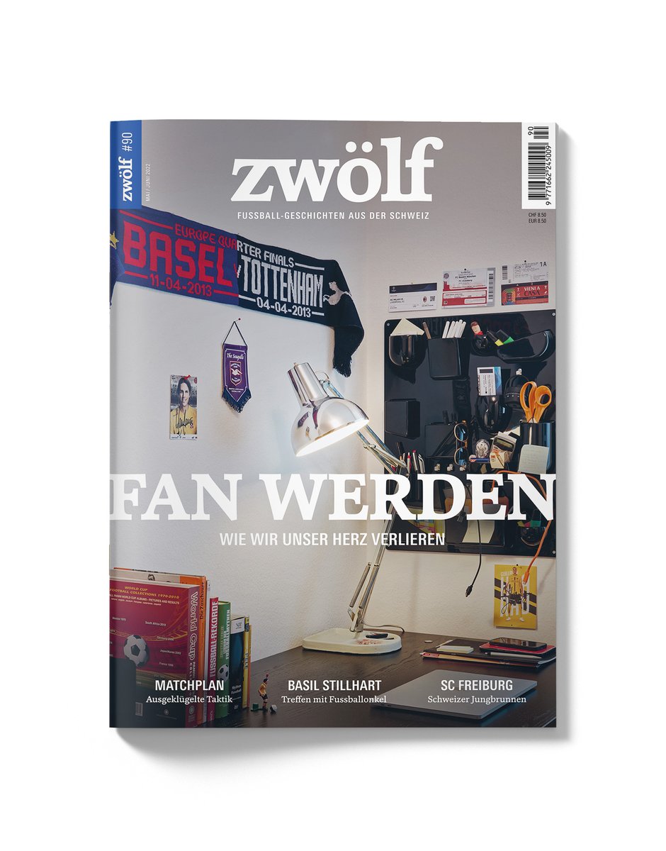zwoelf_mag's tweet photo. ZWÖLF #90 ist da – mit der Frage aller Fragen: Wie wird man Fan? Wir beleuchten die Sicht von Kindern, Teenagern, Psychologen, Promis, Kurven, Vereinen, England-Liebhabern und Fussballverweigerern. Jetzt bei den Abonnenten, im Webshop und ab 7.5. am Kiosk. https://t.co/QSpmoJDhN6 https://t.co/wgBa28J8Xz