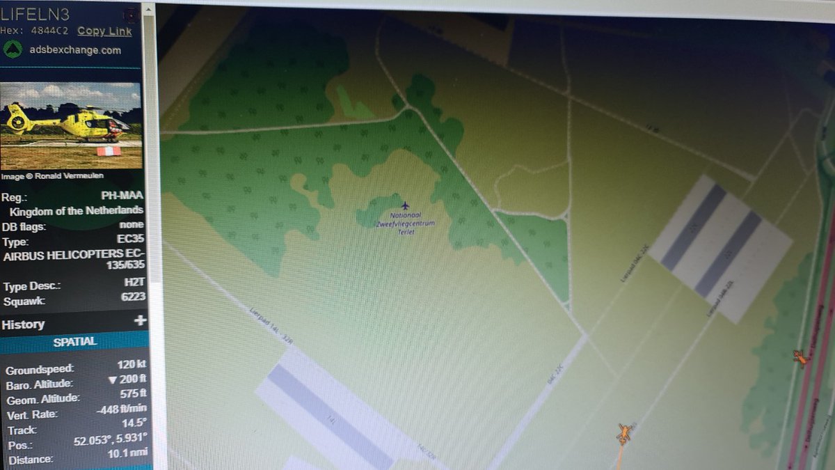 lifelinerbennek's tweet photo. 17u01 #Arnhem Zweefvliegcentrum #Terlet Apeldoornseweg zweefvliegtuigongeval / trauma heli Lifeliner 3 ter plekke. https://t.co/ED2v0eabh4
