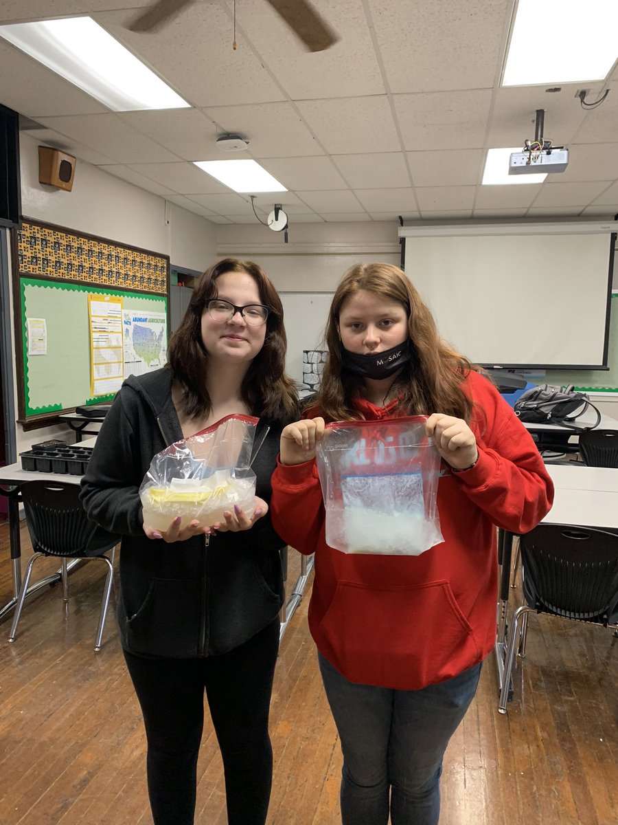jesslkeefer1's tweet photo. Finished our food science unit with some food processing by making ice cream in a bag. https://t.co/sXWMCgNyDZ
