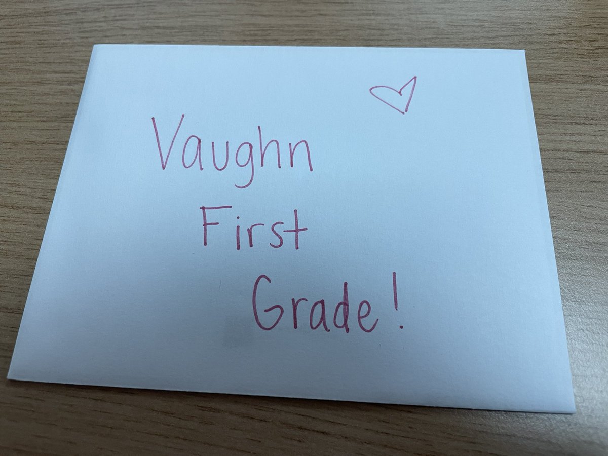 olin_kayla's tweet photo. Writing a note to some new friends! ❤️ #sparksspringtraining @edtechsavy @mceneryfirst @clarksonfirst @eagertolearnSoo @MrsFrazell_17 https://t.co/QA21WTmgNb