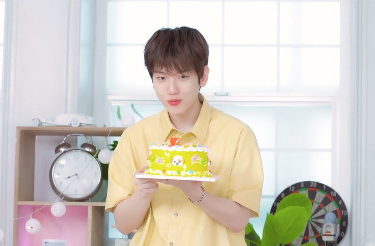 bmyworId's tweet photo. happy birthday my love, my prince and my precious boy! i wish you always happy and given healthy, a long life &amp; always surrounded by people who love you. ilysm !!<33

#터래기야_큥생일축하해_보내줘 #해피큥데이 #HappyBaekhyunDay #31LightRaysUponBaekhyun @B_hundred_Hyun @weareoneEXO https://t.co/sKD1DfviVu
