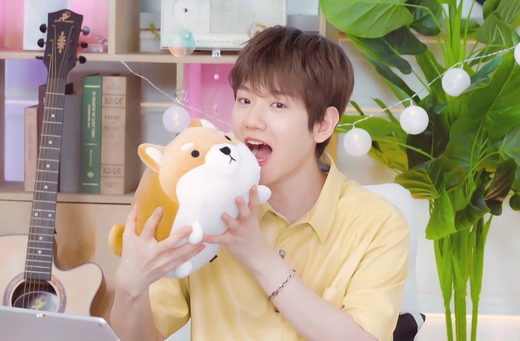 bmyworId's tweet photo. happy birthday my love, my prince and my precious boy! i wish you always happy and given healthy, a long life &amp; always surrounded by people who love you. ilysm !!<33

#터래기야_큥생일축하해_보내줘 #해피큥데이 #HappyBaekhyunDay #31LightRaysUponBaekhyun @B_hundred_Hyun @weareoneEXO https://t.co/sKD1DfviVu