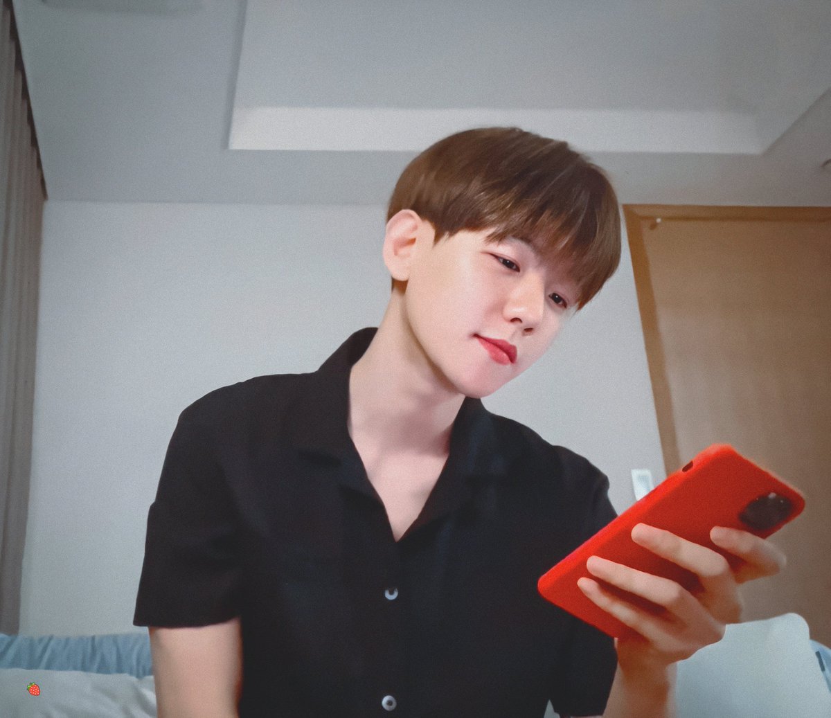 xingmjsz's tweet photo. to our light, happy happy birthday i hope you'll have a blast today lovee always take caree of yourself love u alwayss, and plss come homee fast i miss u sm 🥺🎂🎉🎀 @B_hundred_Hyun

#31LightRaysUponBaekhyun
#HAPPYBAEKHYUNDAY
#해피백현데이 https://t.co/jyhOSsoSXC