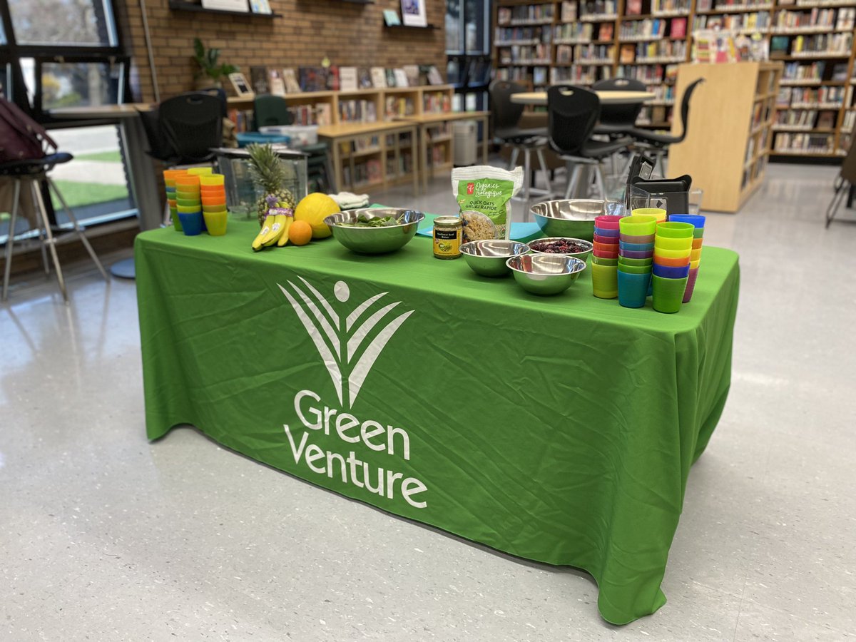 daniellepacey's tweet photo. Mental health week continues with discussions around environmental wellness and healthy eating with @Green_Venture smoothie bikes in the @Sherwood_HWDSB LLC. Mr. Gillis did the first trial batch! https://t.co/46oQgzkQvR