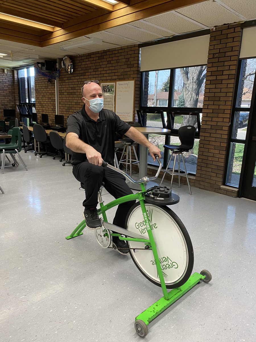 daniellepacey's tweet photo. Mental health week continues with discussions around environmental wellness and healthy eating with @Green_Venture smoothie bikes in the @Sherwood_HWDSB LLC. Mr. Gillis did the first trial batch! https://t.co/46oQgzkQvR