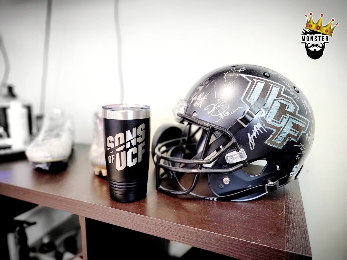 MonsterThaBarb1's tweet image. Nothing like walking into work to find a gift waiting for you on your station! Thank you guys for beautiful tumbler! #GKCO #UCF #UCFresh #KnightNation #Podcast #Orlando #Oviedo  #BounceHouse #ChargeOn #changinglivesonehaircutatatime