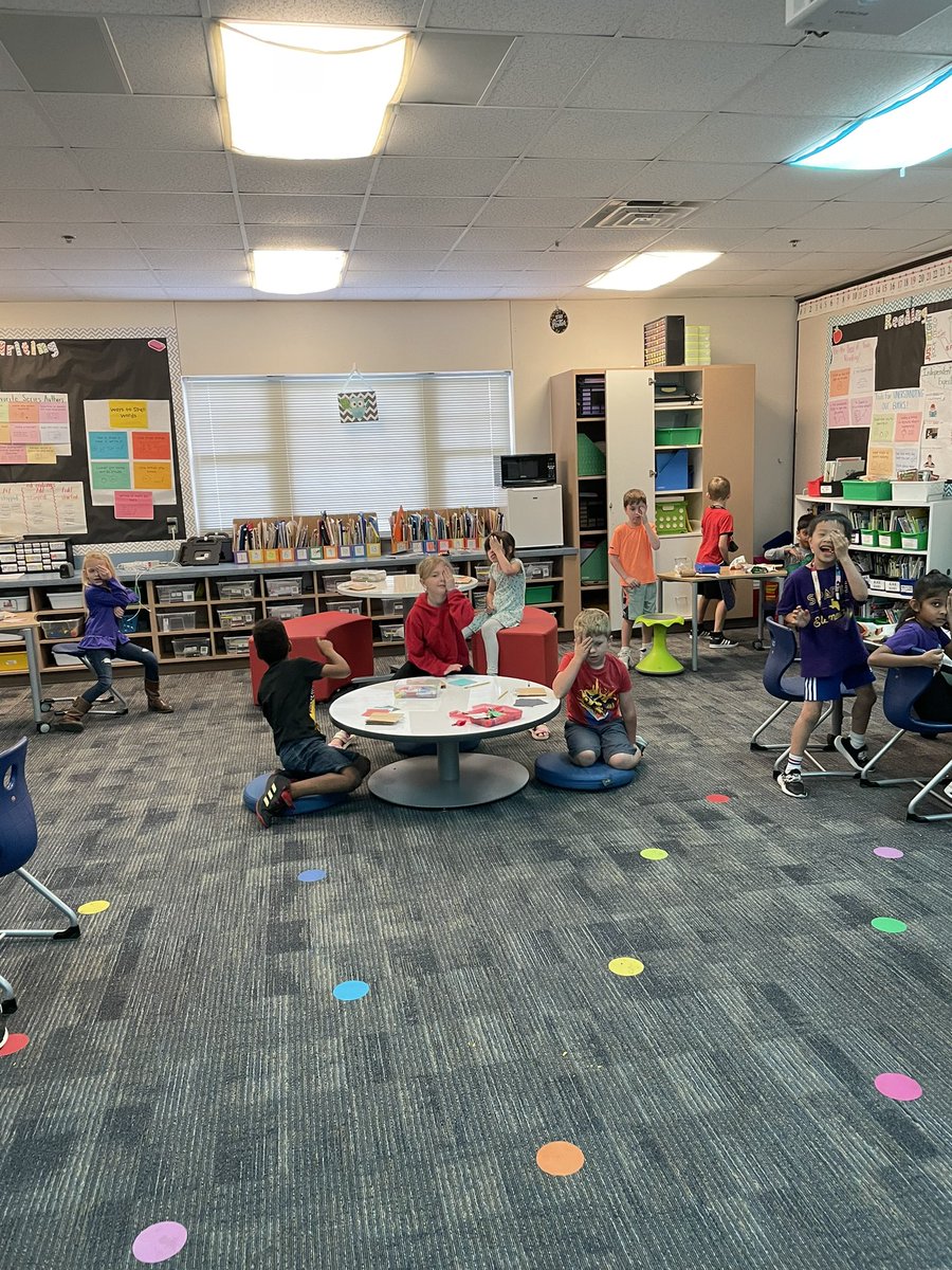olin_kayla's tweet photo. Enjoying the pirate patch total response signal to show we are ready to learn! #sparksspringtraining @edtechsavy https://t.co/A4rYXzPEwj