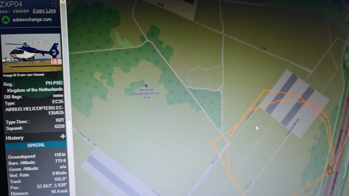 lifelinerbennek's tweet photo. 17u02 #Arnhem zweefvliegcentrum #Terlet Apeldoornseweg/De Politieheli ook ter plekke voor een ongeval luchtvaart zweefvliegtuig. https://t.co/0e6eHc8g7p