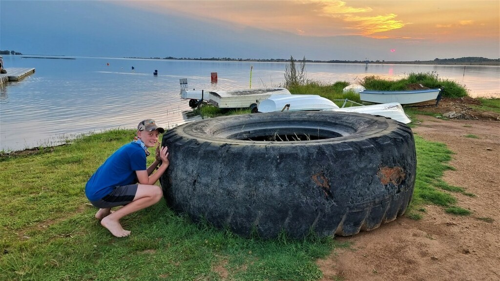 TrekkingGone's tweet photo. Training for that big one he is about to land 😉
#Vaaldam #crossfit #gonetrekking https://t.co/84RQVq0jPH https://t.co/fFL1YfuLh6