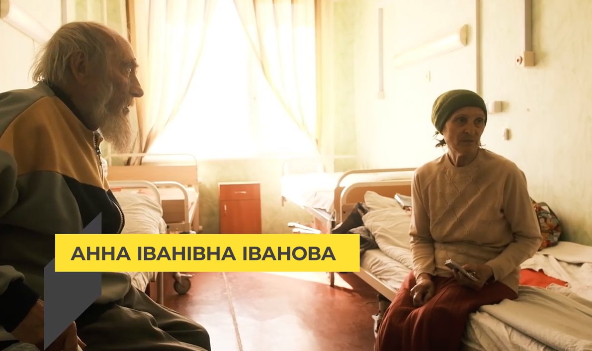 adagamov's tweet photo. Украинцы нашли "баб�� Аню с флагом" из-под Харькова, из которой российская пропаганда сделала "символ победы". Пока бабке ставят в РФ памятники и рисуют ее на стенах, она с дедом осталась без крыши над головой — в ее дом прилетела российская мина.
https://t.co/Kex9ZCMZ40 https://t.co/SprN2SOoJM