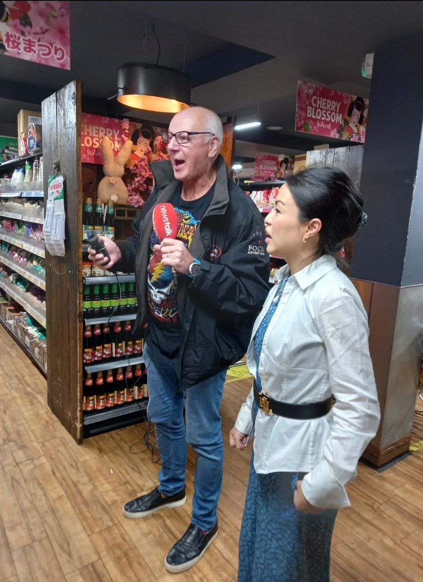 Pau_Pau_Food's tweet photo. Visit from @bobbykerr today in store! Thank you Bobby for dropping in! Great to see you. Our live tour and chat will be on air newstalk next Saturday 14th at 11.30am.
#doingthebusiness #newstalk #bobbykerr @asiamarketie https://t.co/9UXzeSJWZh