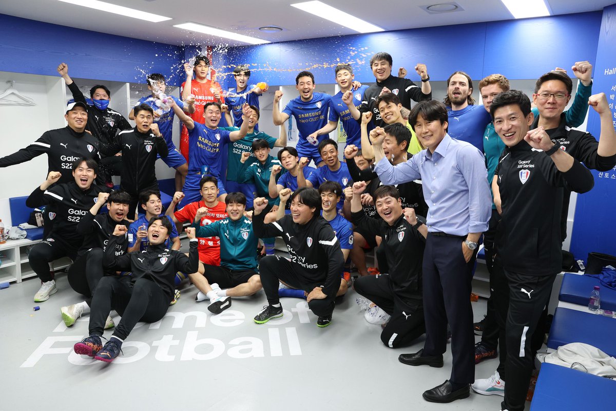 ozzang16's tweet photo. Victory Suwon samsung bluewings  🔵⚪️🔴 https://t.co/3mevbaecBQ