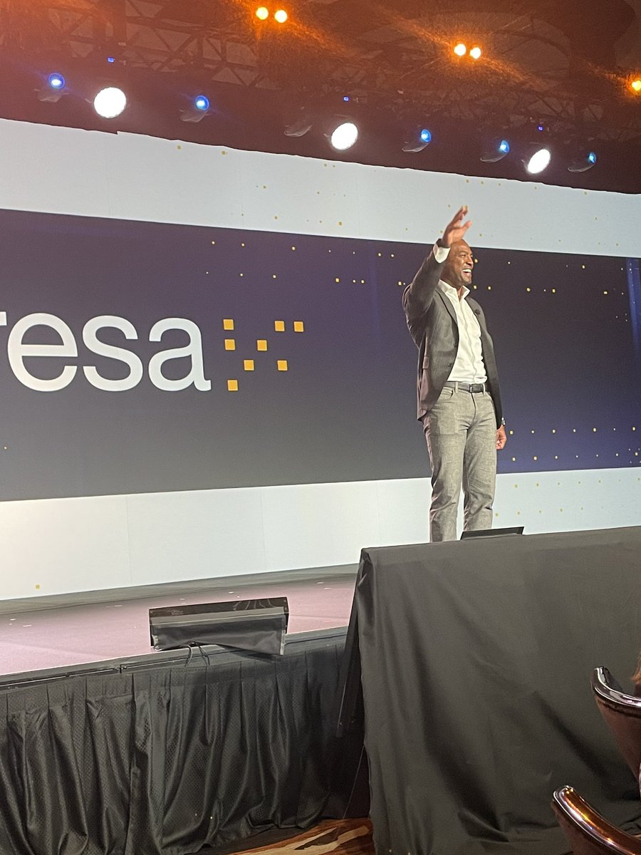 AlisonColeScott's tweet photo. Thanks to @darrenwoodson28 for an awesome talk at @CresaCorp spring meeting! Excited to work with him and the entire @esrp_cre team. #cresarocks https://t.co/nJhn4Vc2p5