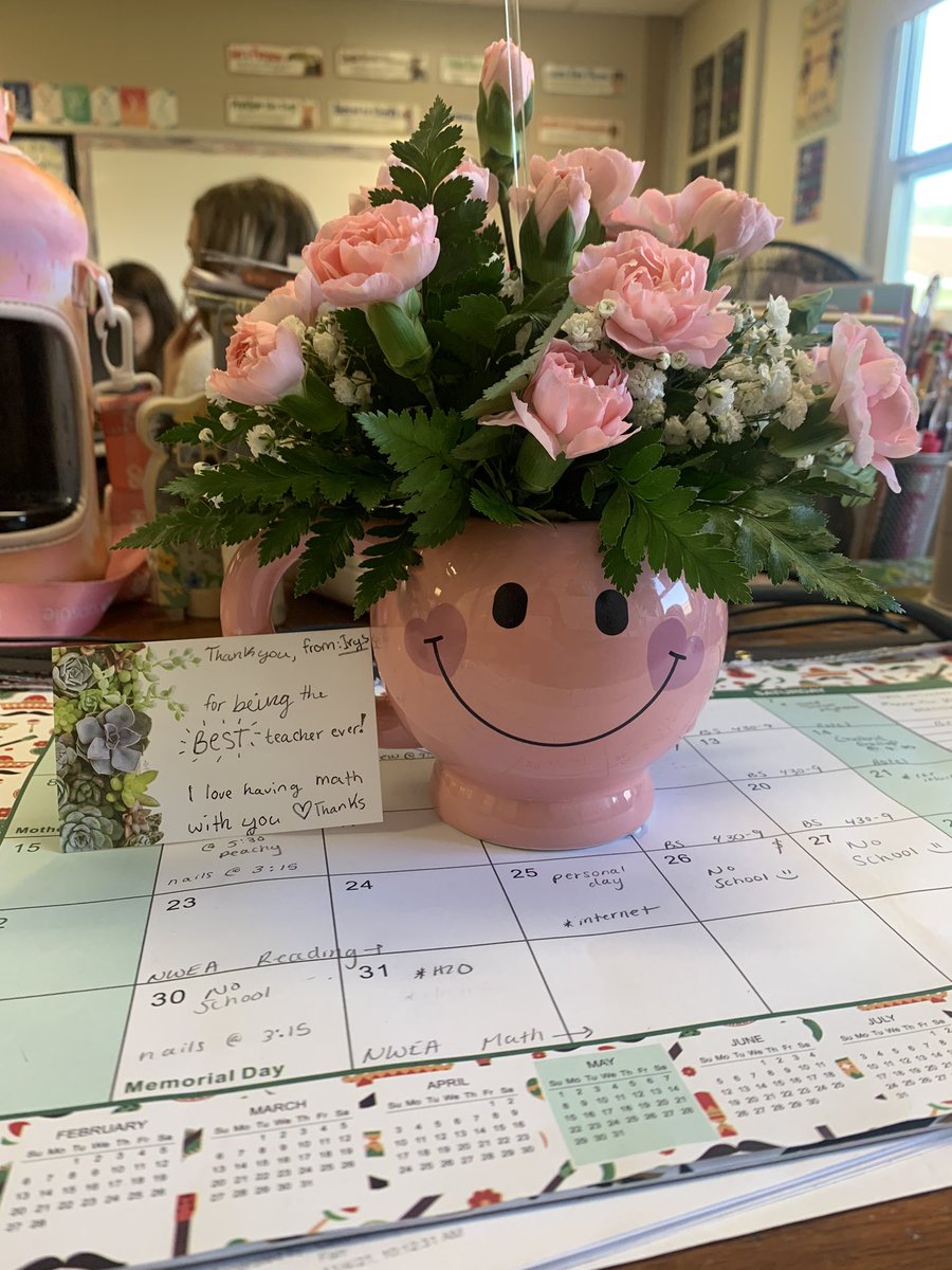 MissFarr4's tweet photo. I’m one lucky teacher 🥰 Feeling extra appreciated this morning! https://t.co/AEghB90y9g