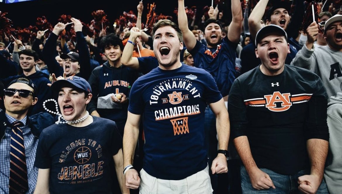 bay_marks's tweet photo. This week marked my last on the @AUJungle leadership staff. Thank you @AuburnMBB for all of the special moments these past four years. A final four, two SEC titles, and much more. Will never forget being in the nation’s greatest student section.

#WarEagle | #FearTheJungle https://t.co/u23FdEakzi