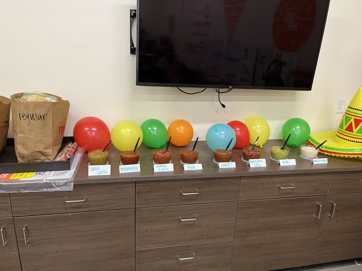 tiera_jew's tweet photo. It’s a fiesta here at 3856! Salsa bar🥳🌵 @tonia_hd @MinorChico @chipmandl @daisycow824  @stephen08792 @ReggieS66781573 @kelly_broyles @Sean_Monty_ @SamConley8 @scottbscb https://t.co/MtYwJugj8c