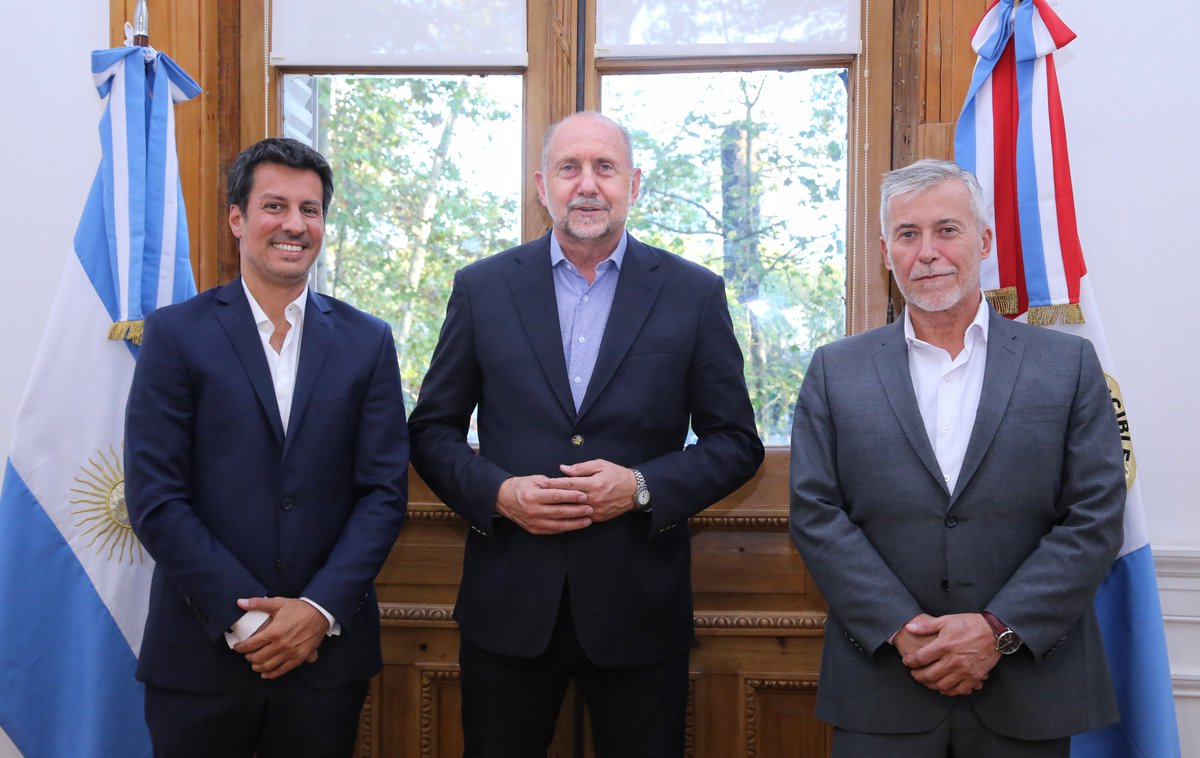 juniorensantafe's tweet photo. Gabriel Redolfi y Lucas Hadad, autoridades de JA, se reunieron en la Sede de Gobierno con Omar Perotti
El objetivo fue el lanzamiento de Yo Puedo Programar e invitaron al mandatario a los eventos previstos, en el marco de los 25 años de la Fundación.
#SomosJA #YoPuedoProgramar https://t.co/jiqOYQg8lA