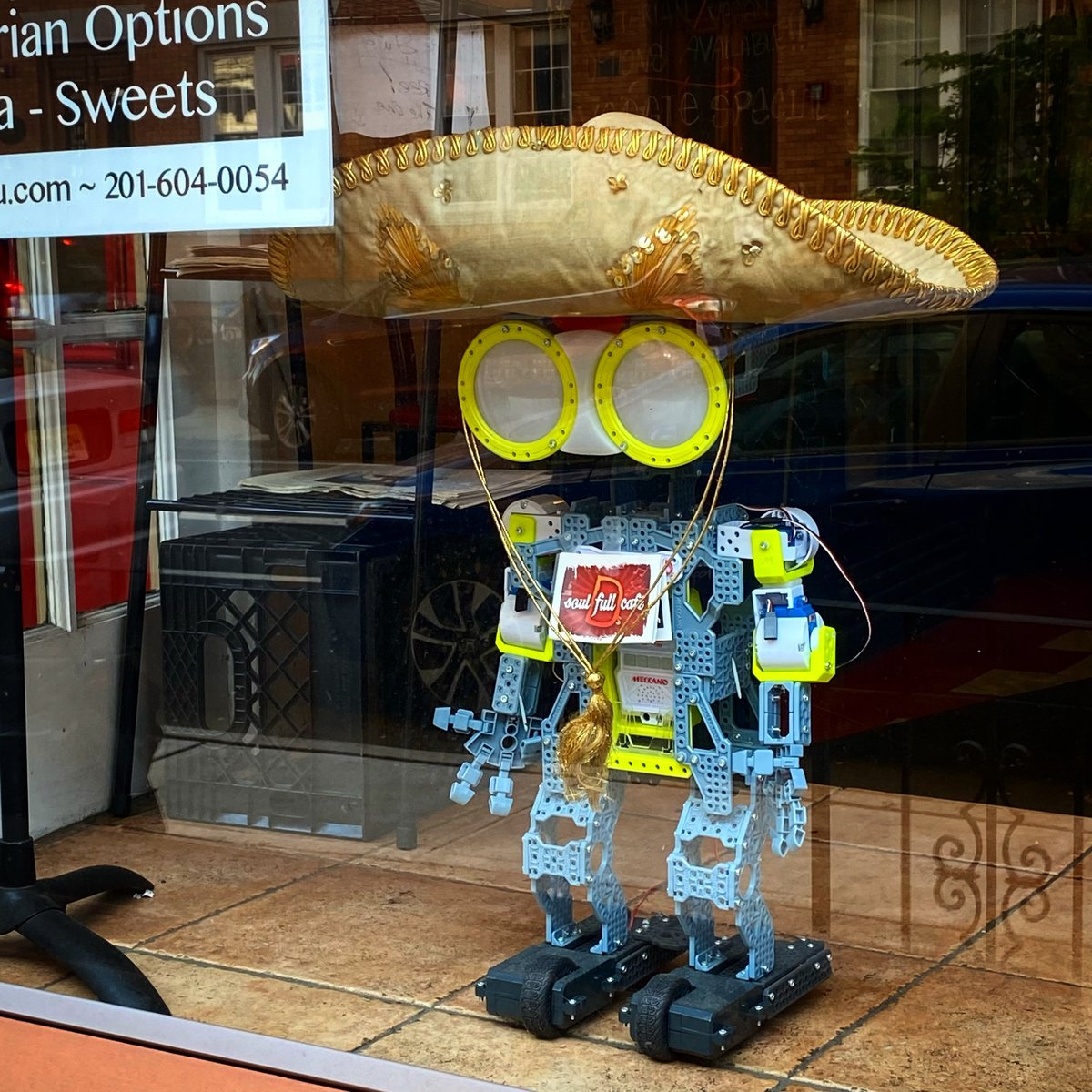 DsSoulFullCafe's tweet photo. #SoulBot is in a festive mood! Celebrate #CincoDeMayo with 5% off our Mexicano #BreakfastBurrito. Today only. Order online. Use code CINCOSOUL (link in bio)
.
#FeedYourSoul https://t.co/ZLYz6337eX
