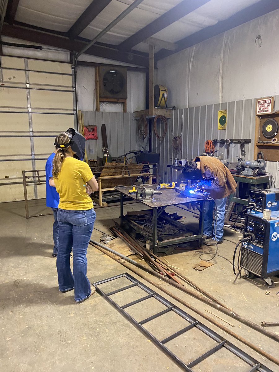 NENag_ffa's tweet photo. Sophomores learning how to weld. @NENbluejays https://t.co/b9W007rWIM