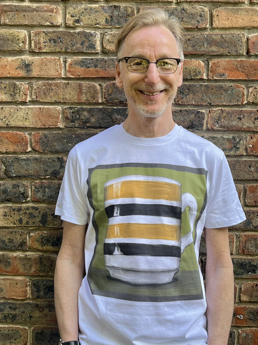 CrowleyOnAir's tweet photo. Thank you so much to my old compadre/fellow Beatle dweeb Simon @halfon for this @Caithlin_mully Fabs mug tee.
Like Kevin the Roadie i make a mean cuppa & this is definitely going to be one of the tees/teas of the summer…i love it Caithlin.
Fab gear!
gc
#letittea https://t.co/fV4ue4iJiP