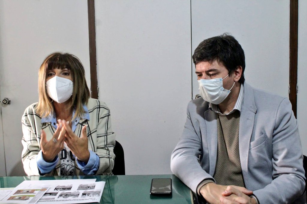 stellamcordoba1's tweet photo. SOLUCIONES HABITACIONALES 🏡
Mantuve un nuevo encuentro con las trabajadoras y trabajadores del PROMAT. Un programa del @IPVDUTUC1, de Provisión de materiales y autoconstrucción asistida, que provee soluciones en distintos puntos de la provincia. https://t.co/XeXgk9CfcA