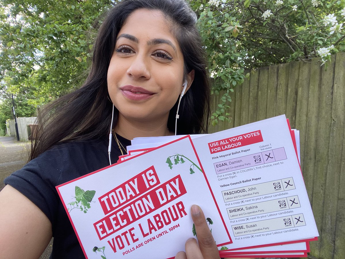 SakinaZS's tweet photo. Fab morning in Perry Vale with @FHLabour colleagues at our committee room getting out the @perryvalelabour vote 🌹✊🏽

Polls open til 10pm don’t forget to vote ⏰ https://t.co/dl3uRHmxO8