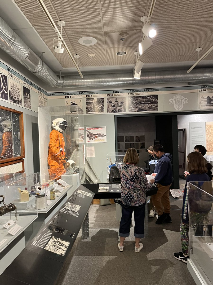 Jen85803622's tweet photo. Funday at the Worcester Historical Museum for our fifth graders!! #BurncoatPrep #HeartoftheCommonwealth 💙❤️ https://t.co/A9444wgBHD