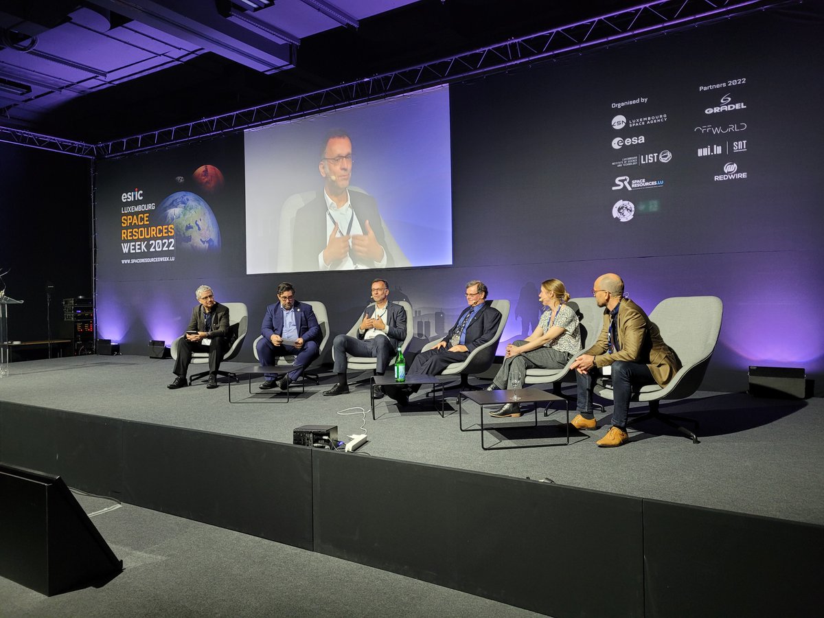 ESRIC_lu's tweet photo. “Pilot plant: the next steps” round table discussion 👥with Bernhard Hufenbach @esa , @kathrynhadler
ESRIC, John Vrublevskis @Thales_Alenia_S , Bertrand Baratte #Euro2Moon, Jerry Sanders @NASA , Jorge Alves @esa /#ISECG. Moderated by Melchiorre Conti.
#SpaceResWeek
#Luxembourg https://t.co/vXUbeGVE0g