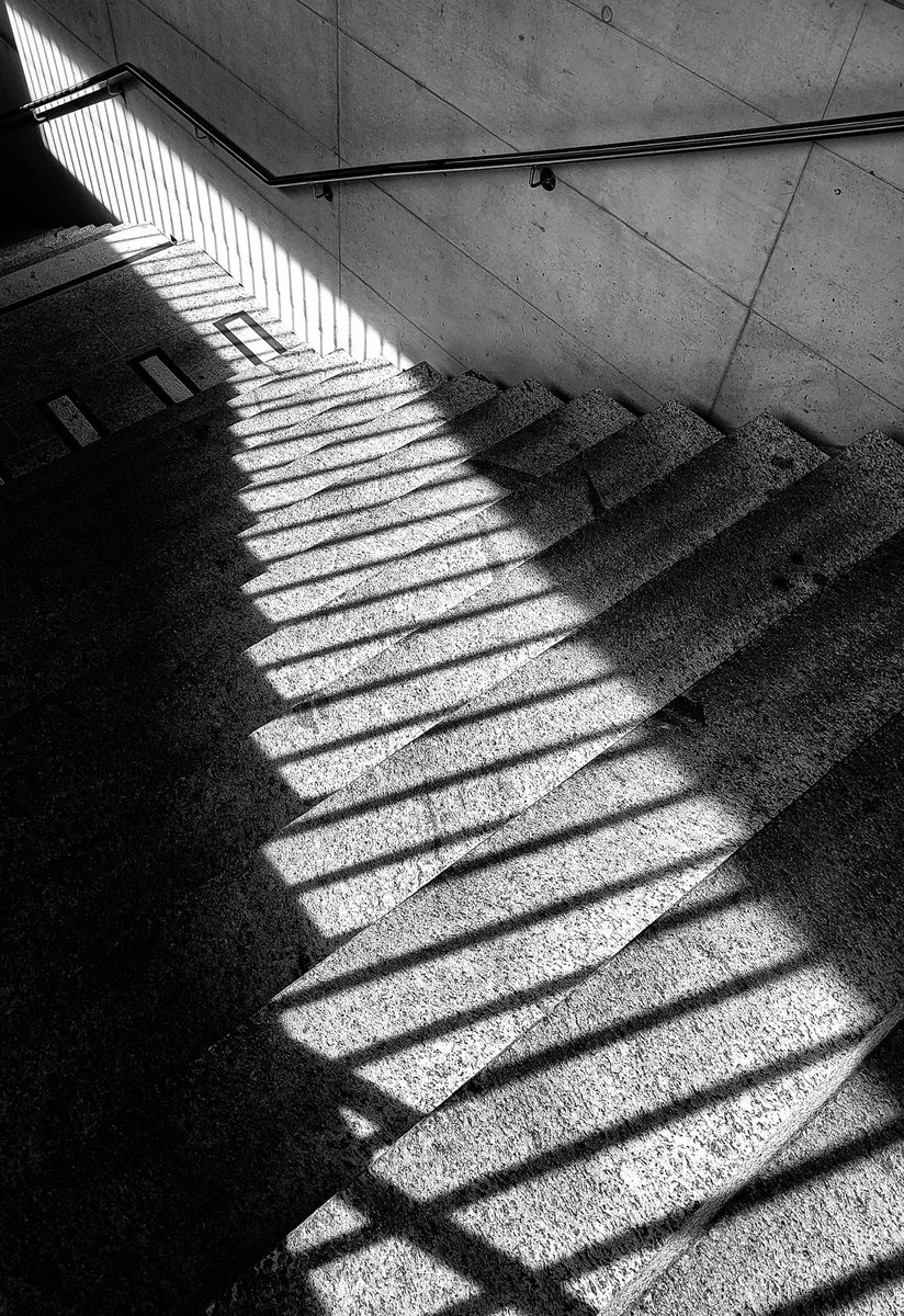repfl's tweet photo. Discover the Little Big City - 
Walking around my Home Town and see it with my Eyes

#Zurich #Switzerland #Streetphotography #blackandwhitephotography #leicam11 #leicaswitzerland https://t.co/jA0CAFxW6j