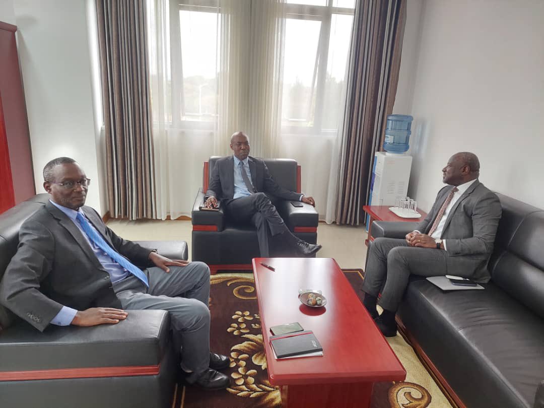 SinaZerbo's tweet photo. Met w/ #Rwanda🇷🇼Hon. Minister Dr E. NSABIMANA 2discuss current trends in #NuclearEnergy in #Africa &amp; the World: 
- Leadership in embracing Small Modular Nuclear Reactor (SMRs) technologies, 
- Need 2diversify partnerships 
- #NuclearResearchReactor in food &amp; agriculture, health.. https://t.co/F8M32Yv5rf