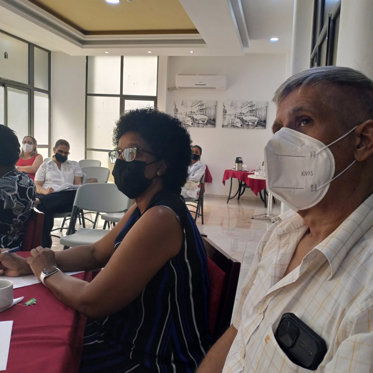 Continuamos a la par con exposiciones de trabajos de exelente  calidad  investigativa 
En escenario docente en el policlinico y con una ayuda  del colectivo  del Hotel  Tulipan.
#VamosPorMas,<a href="/EmilioDelgadoI/">Emilio Delgado Iznaga</a>,<a href="/DmsPlaza/">DMS Plaza</a>.