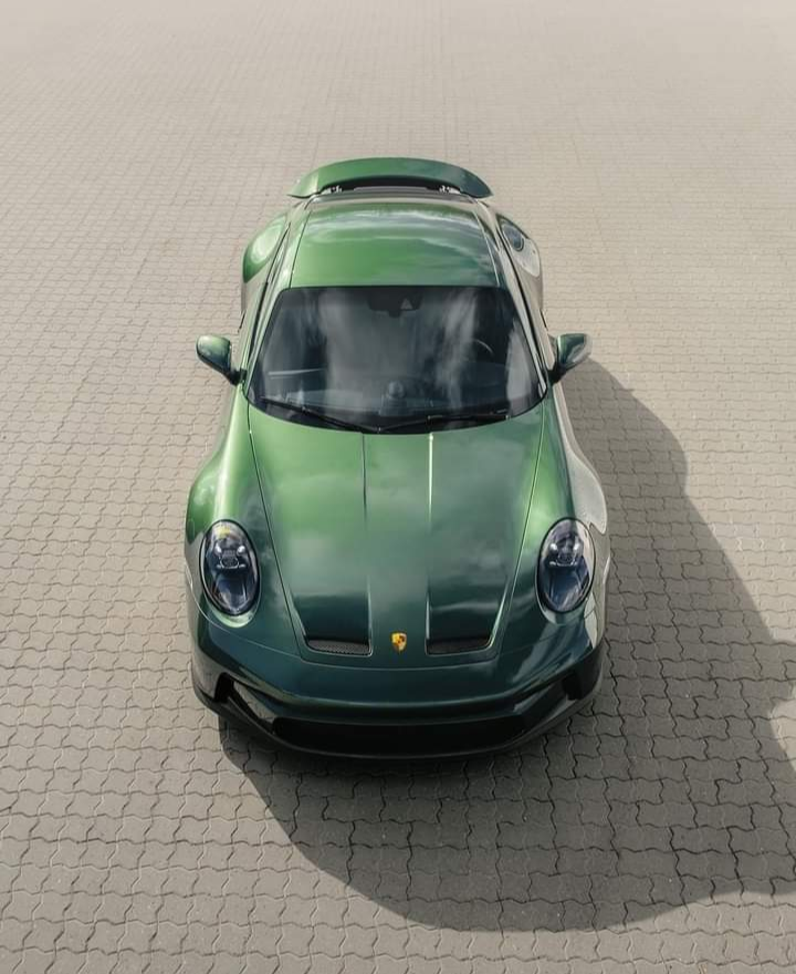 #Porsche💚🍀🏁