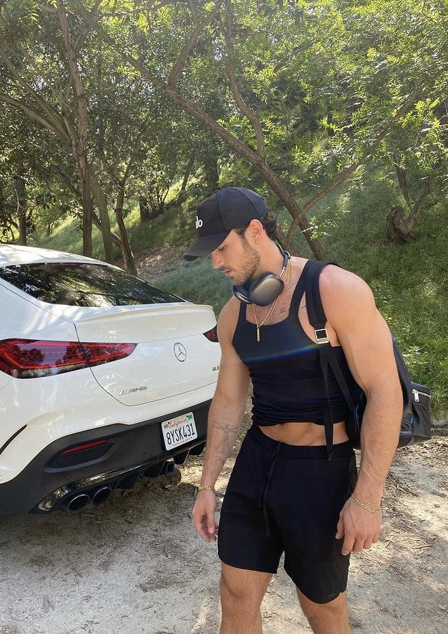 𝙬𝙖𝙩𝙘𝙝𝙖 𝙡𝙤𝙤𝙠𝙞𝙣 𝙖𝙩?